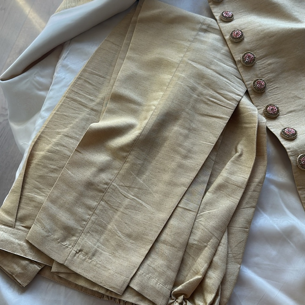 FLORAL KURTA JACKET WITH GOLD KURTA AND BOTTOMS - Picture 7 of 7